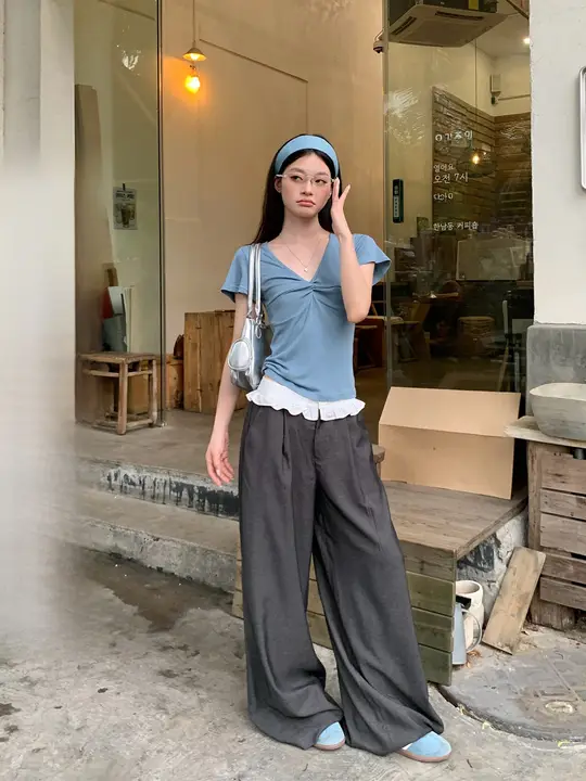 深灰色フリル付きワイドパンツ【夏用・フィット・スリム効果】