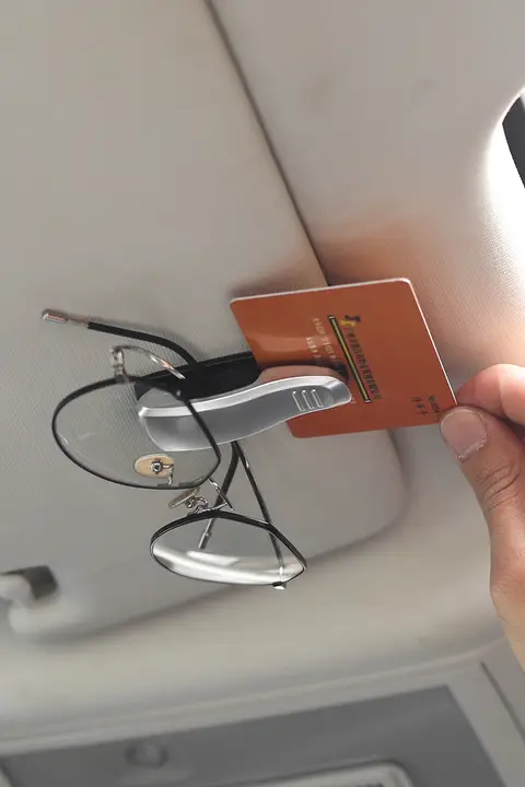 車載用メガネクリップ【多機能・サンバイザー用・収納ポケット付き】