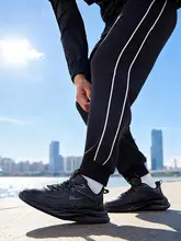 スニーカー メンズ ランニングシューズ カジュアルシューズ ブラック 軽量 クッションソール 衝撃吸収 秋