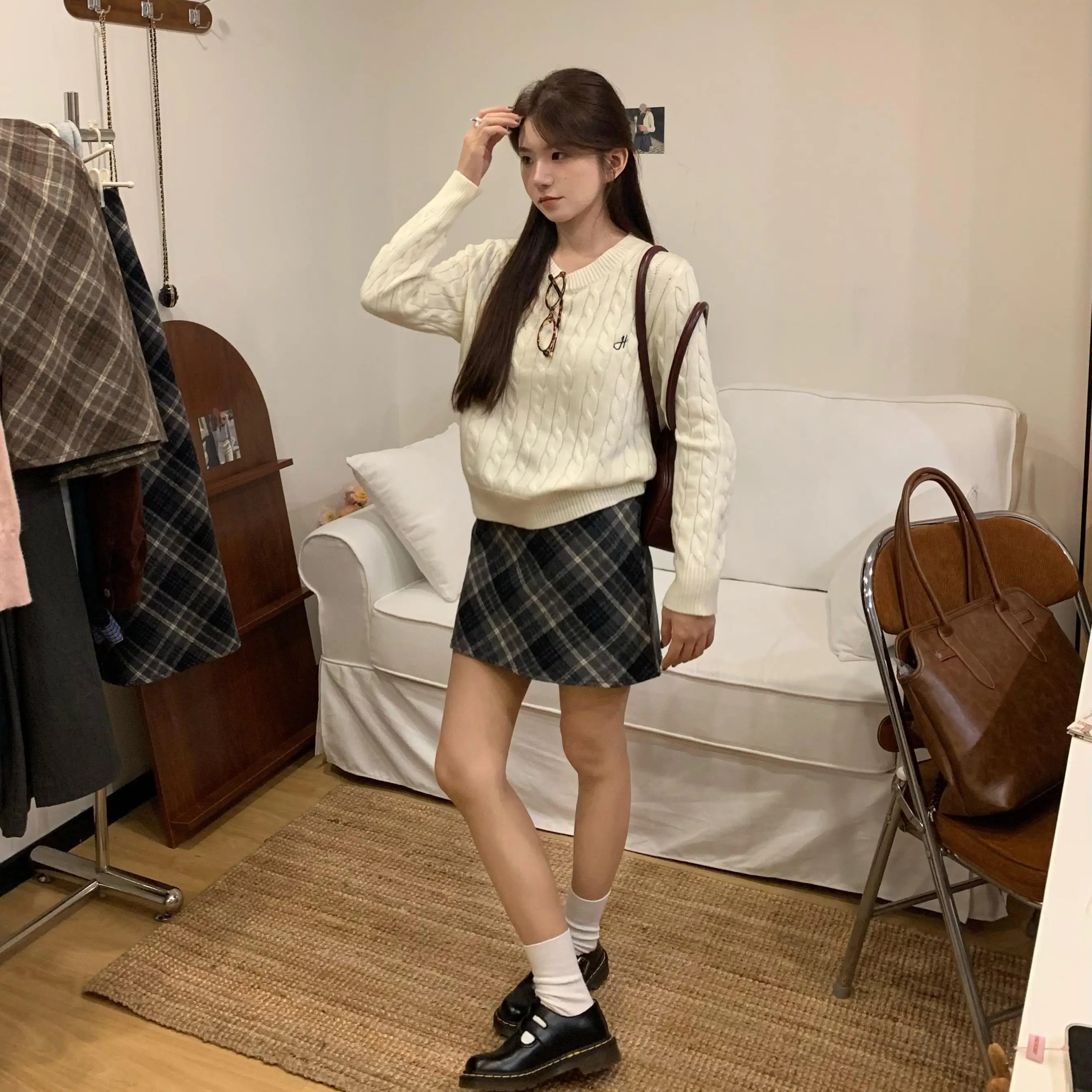 プリーツスカート コーデのバランス術｜チェックとトップスの組み合わせを徹底解説