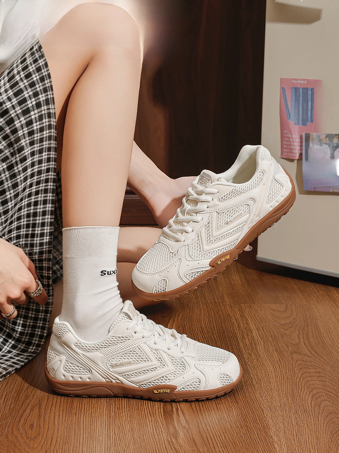 通気性抜群の軽量登山シューズ：女性向け夏用アウトドアシューズの実用性と性能解析