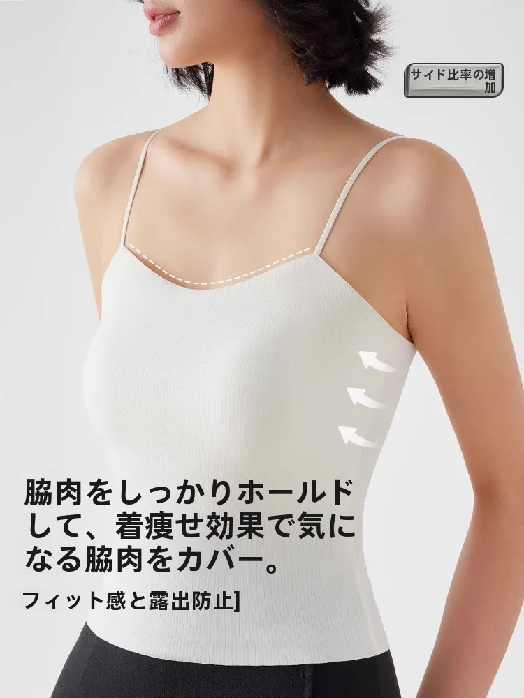 氷のような涼感のキャミソール：白シャツに比べて透けないインナーとしての実用性と素材特性