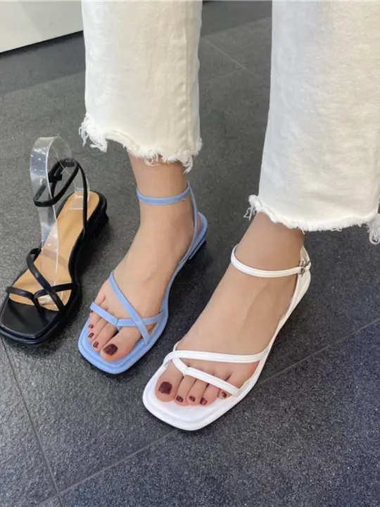 大人可愛いシンプルデザインの細ストラップサンダル【低ヒール・バックル付き・夏用】