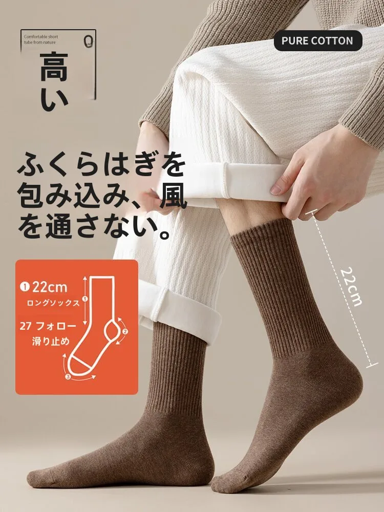 靴下二枚重ねはなぜ必要なのか？その本質と、今こそ選ぶべき「温かい中筒靴下」の真実