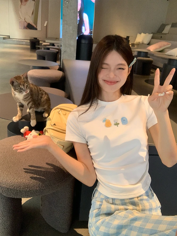おしゃれな白いアイコンをどう選ぶ？かわいいと通勤スタイルのバランスを取るためのベストなTシャツとは
