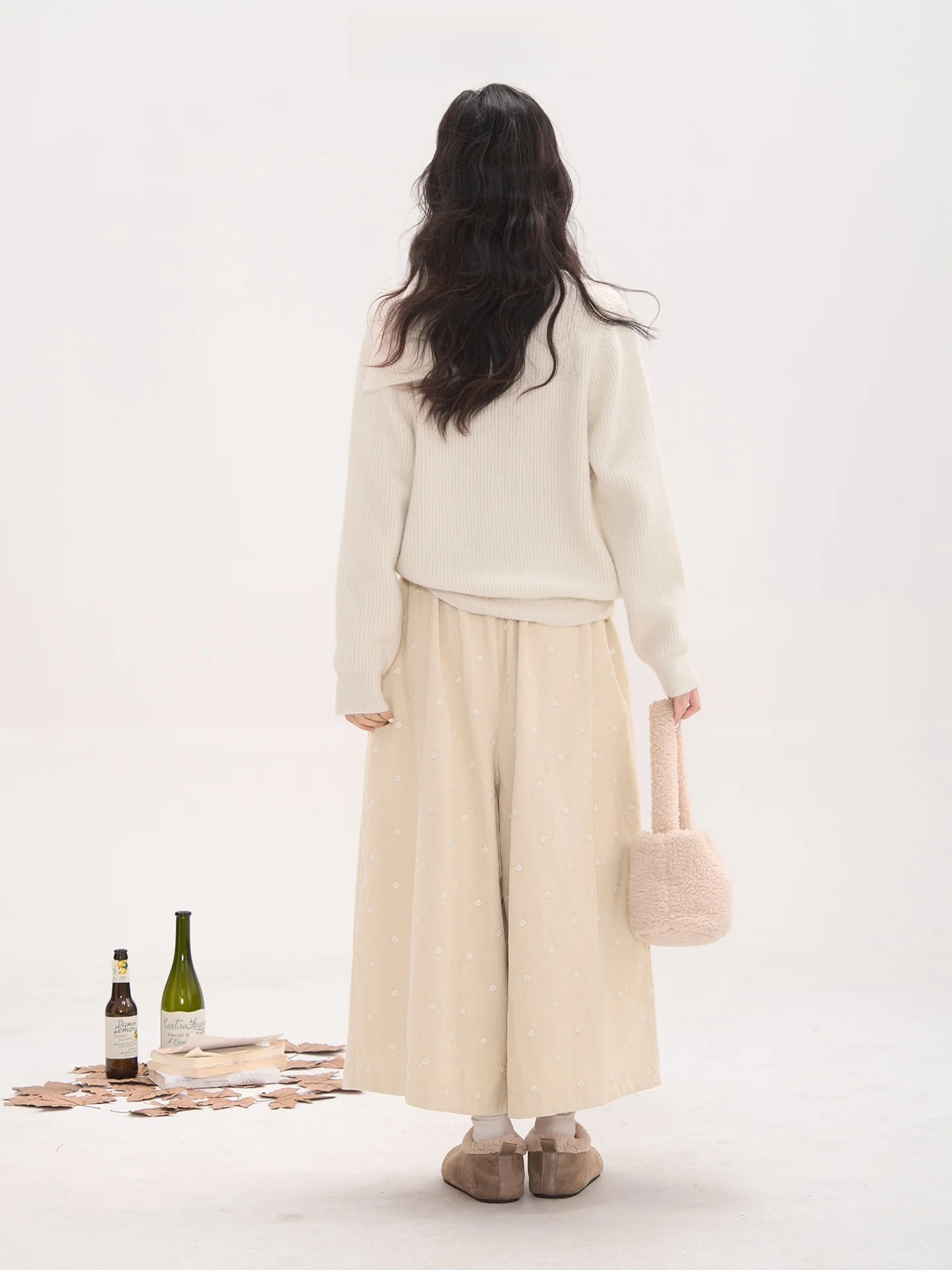 ドット ワイドパンツはどんな風に着る？そして、ピンクコーデュロイパンツとどう違うの？