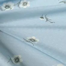 デザイン立体花柄のサックスブルー生地【シャツ・ドレス用・手作り素材】