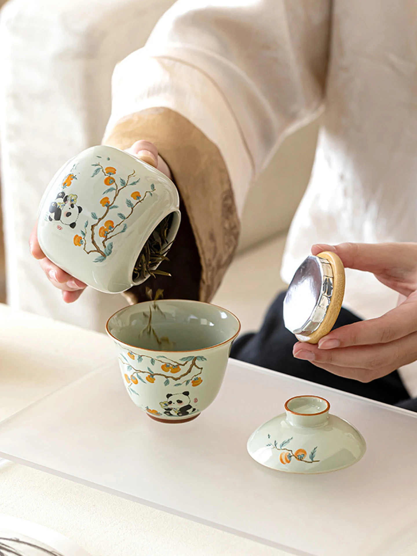 陶製茶缶パンダデザイン：小型携帯用の伝統陶器茶器の実用性と使い方