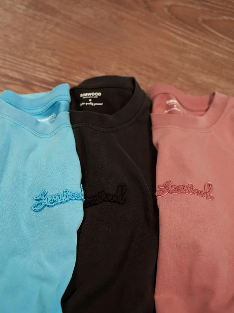 シダーウッドのTシャツは本当に夏にぴったり？リアルな体験から見つけた選び方