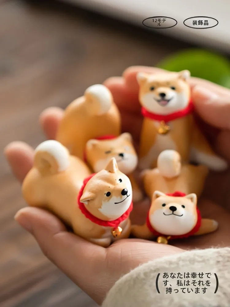 インテリア買い物リストにおける笑顔のカップル柴犬陶器置物の役割と分類