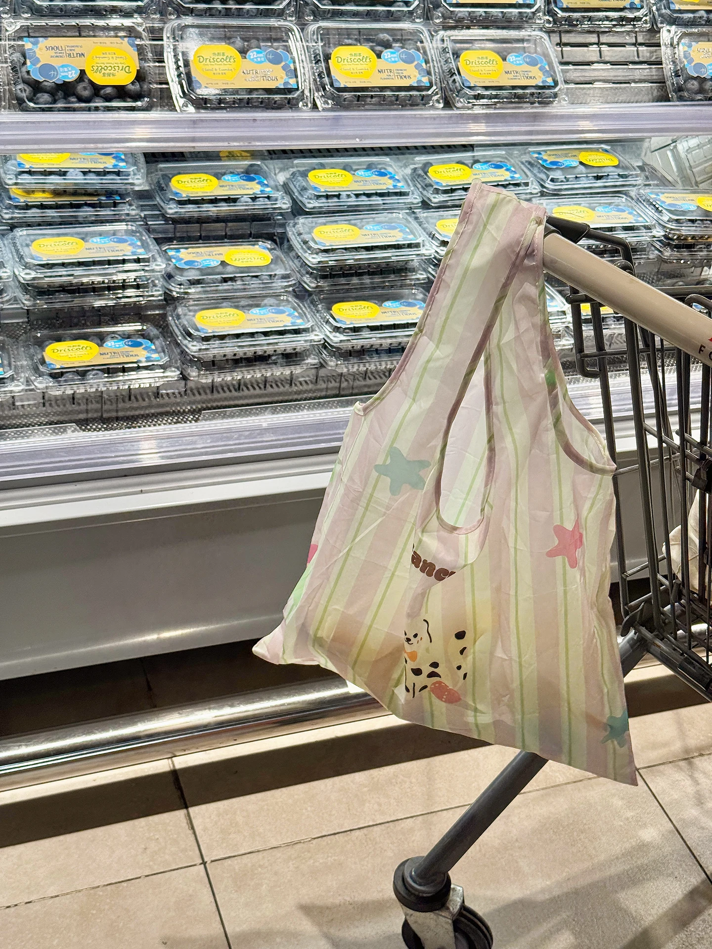 かわいいデザインの折りたたみエコ  ショッピングバッグ：買い物節約に役立つ実用性と使い勝手の分析