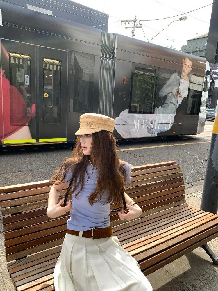 韓国系女子が選ぶ通勤スタイルの「心の支え」は、この半袖Tシャツなのか？