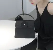 コンパクトな黒色フラップ付きショルダーバッグ【レトロデザイン・女性用・2WAY】