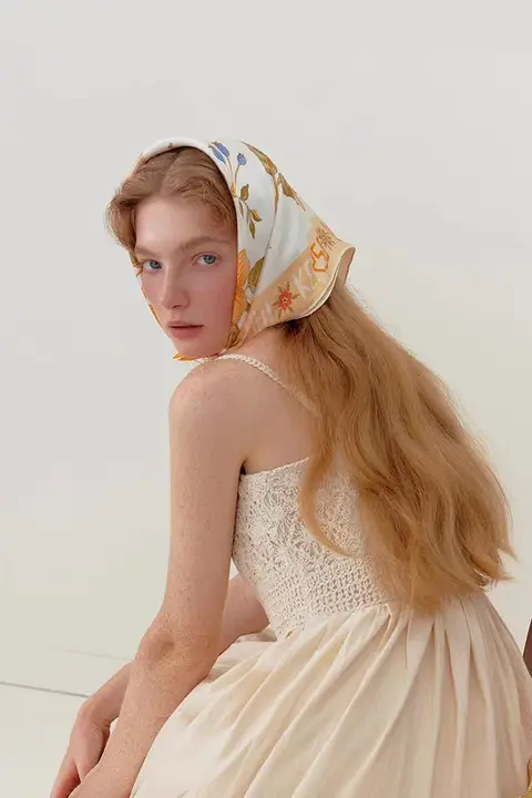 フランス風ヴィンテージシルクスカーフ【秋冬用・万能デザイン】