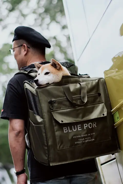 ペット用アウトドアリュックサック【犬猫兼用・通気性良好・大収納・遮光機能付き】