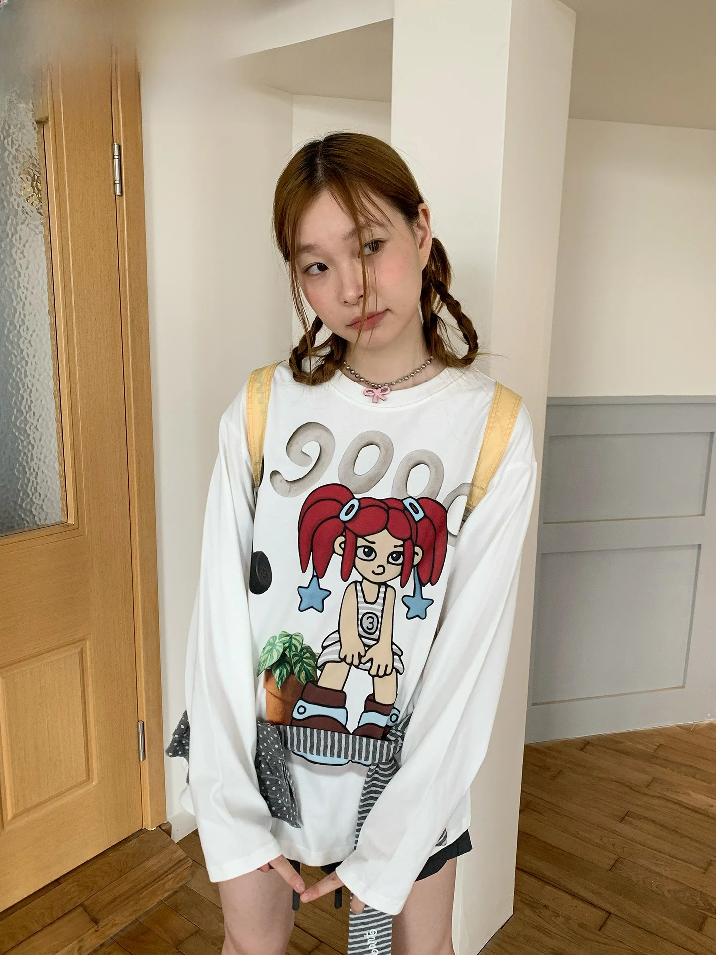 赤いアビーガールのコットン長袖Tシャツ【泥塑スタイル】とは？