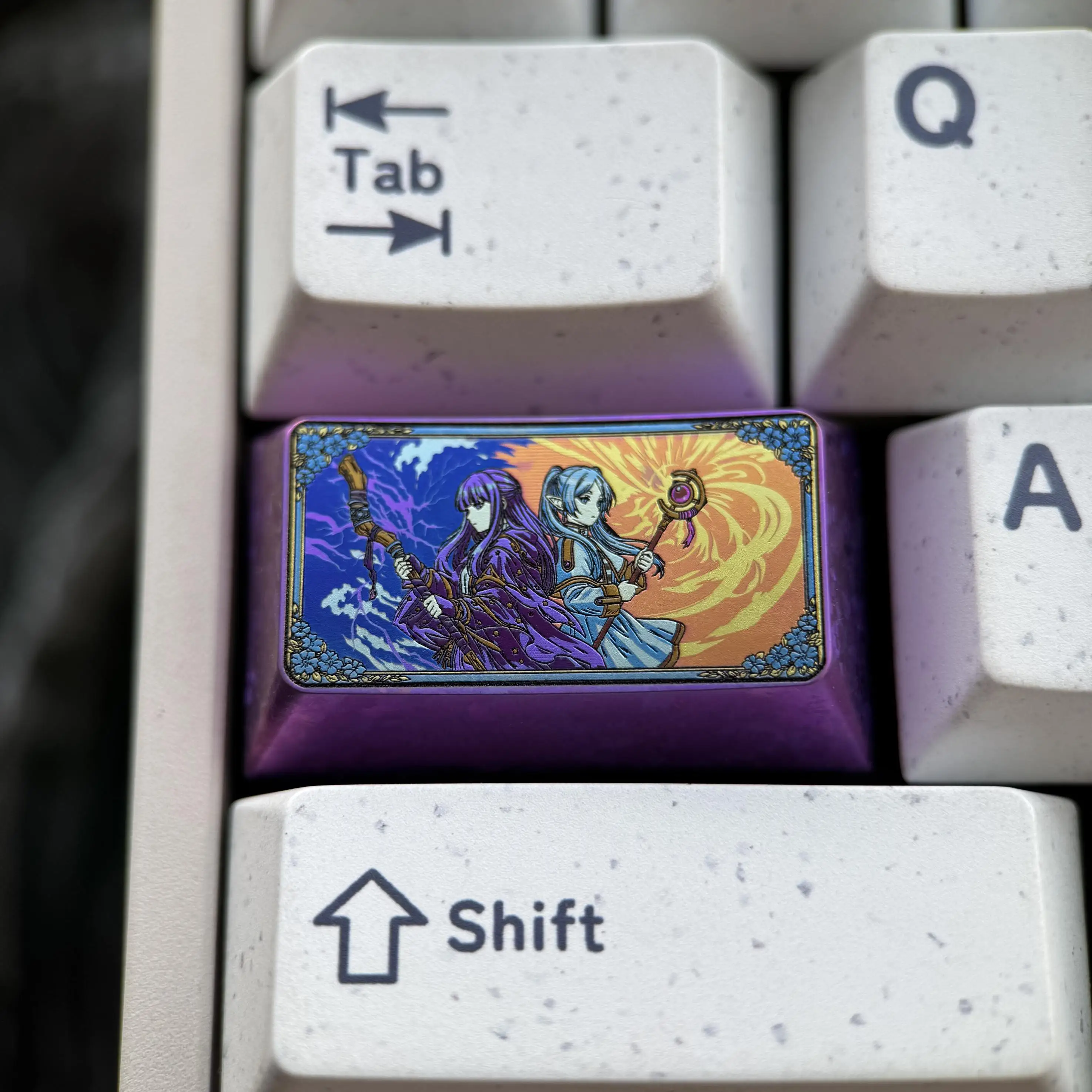 カラフルなチタン合金キートップ【アニメデザイン・大文字タイプ】：かわいいBluetoothキーボードの実用性とデザインのバランス