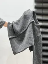 高級感あるニットカーディガン【長袖・厚手】と黒チェックのプリーツスカート（セットアップ対応）