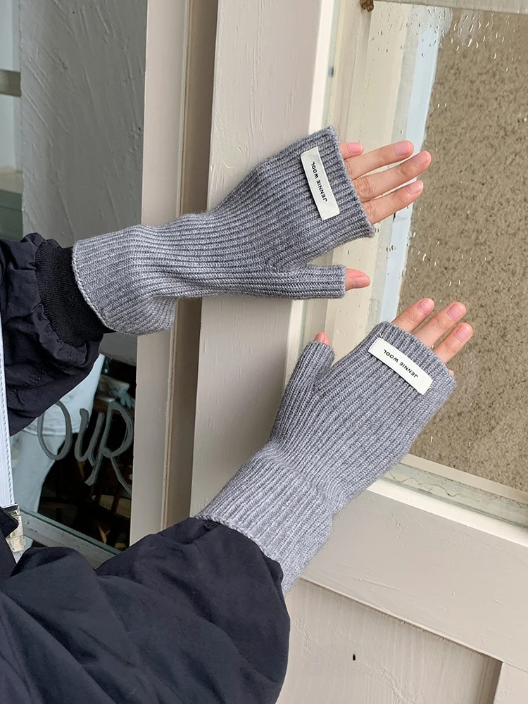 背抜き手袋とは何か：指先露出型の秋冬用半指手袋の実用性と技術的背景