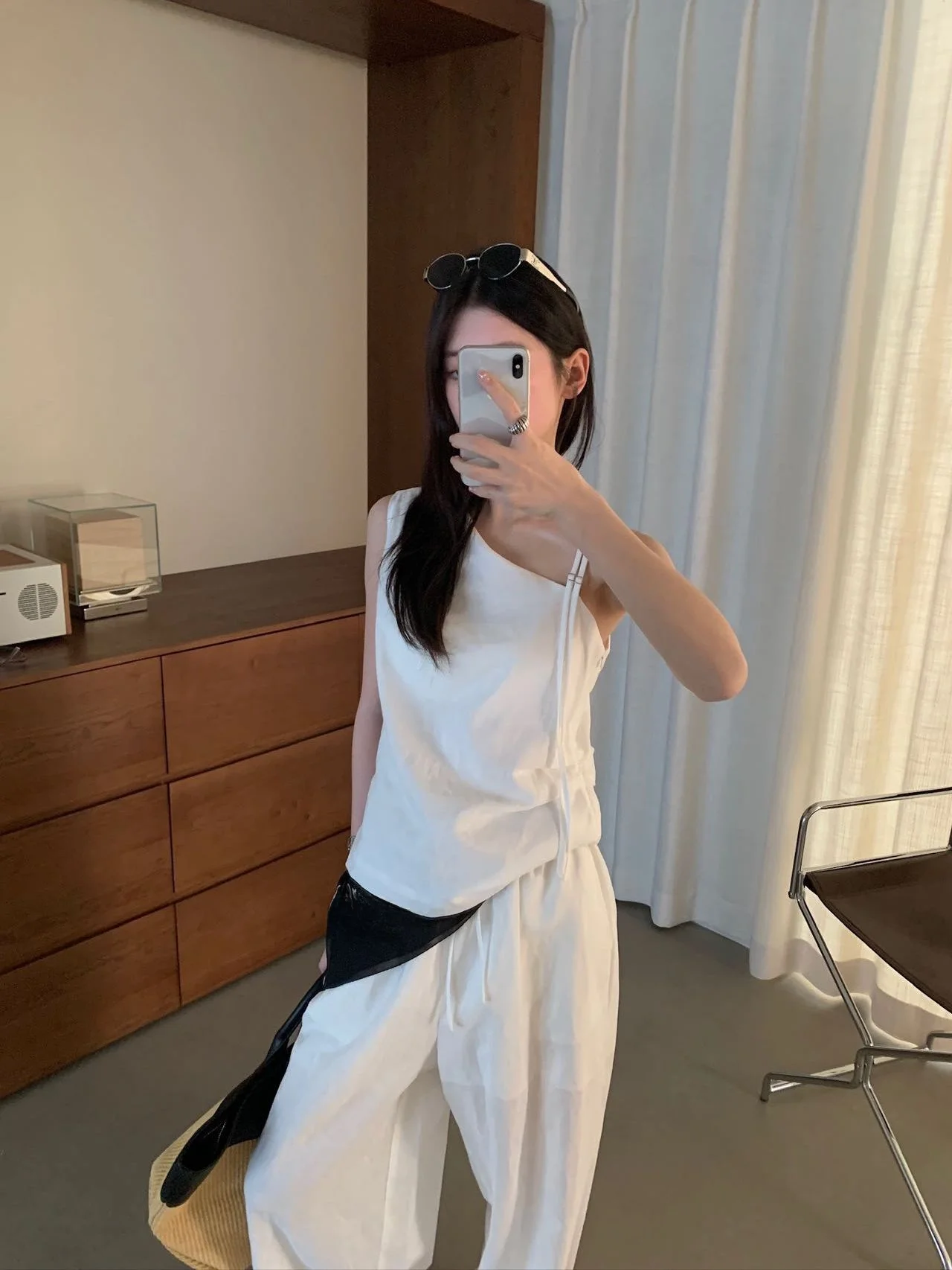 バーベキューコーデをシンプルに楽しむには、どんなトップスとパンツの組み合わせがおすすめ？