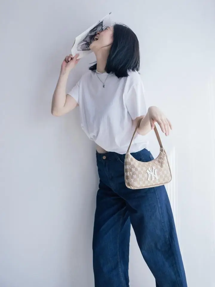大人可愛いとはどういう意味？シンプルオーバーサイズTシャツによるスタイルの本質