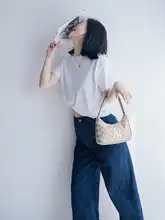 シンプルなオーバーサイズ白Tシャツ【短袖・ユニセックス・カジュアルスタイル】