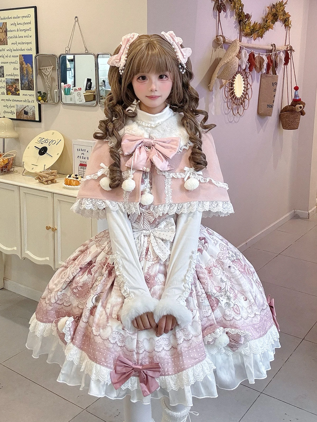 パステルピンクのサロペットスカート：熊逗酱の甘美なデザインが日常に溶け込む