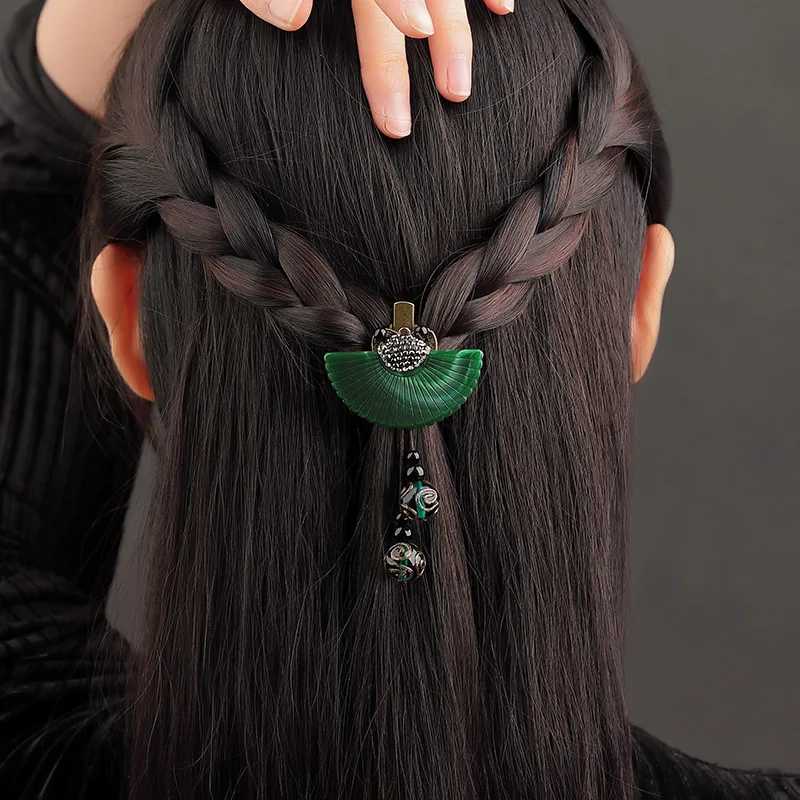 優雅な古風緑色ヘアクリップ：中式ヘアアクセサリーの復古デザインと実用性