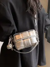 洗練されたデザインのシルバー小型ハンドバッグ【軽量・斜め掛け可】
