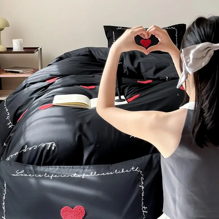 愛情刺繍の高級コットン四点セット【ブラック・肌触りの良い素材】（セットアップ対応）