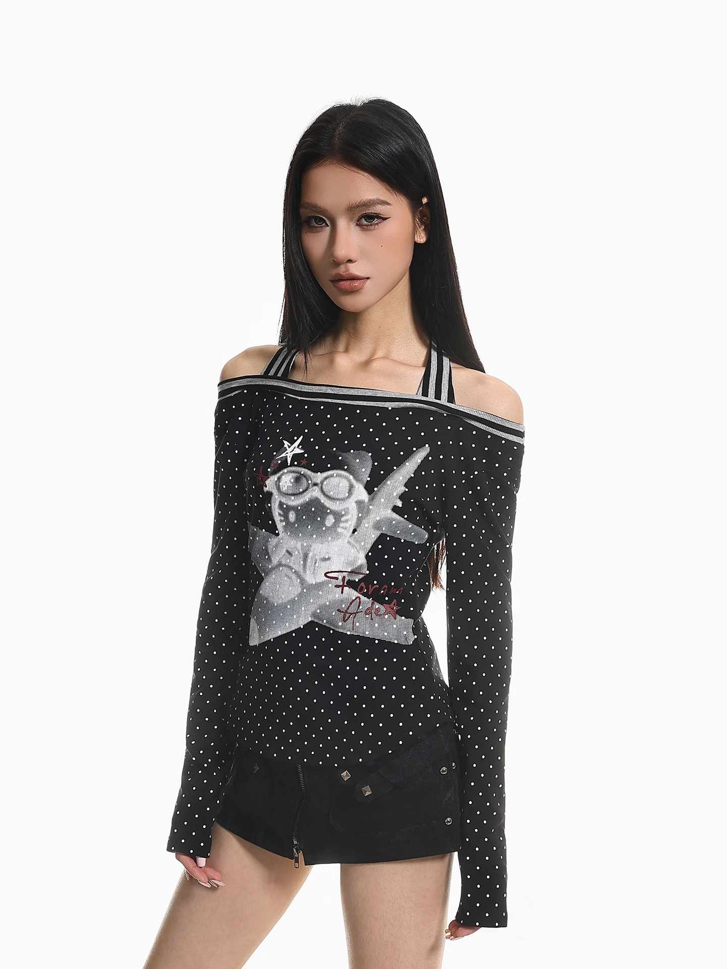 レトロプリントドット柄 オフショルダー長袖Tシャツ：モード系ファッション Tシャツの定義と実際の着用シーン
