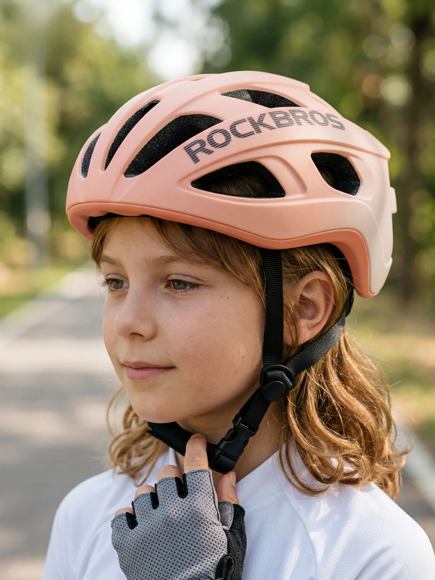 子供用自転車ヘルメット LK-66：安全設計と通気性を重視した実用性の評価