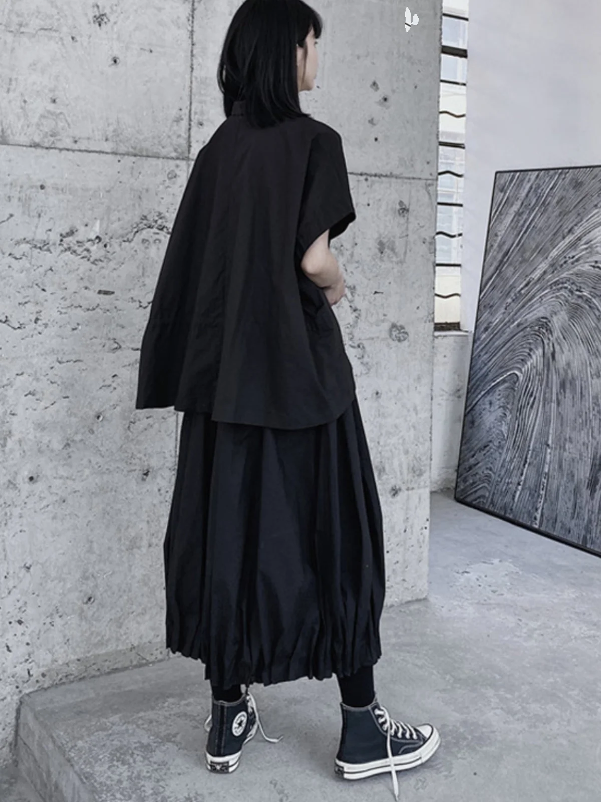 ブラックデニム コーデのバランスを決める秘密のアイテム | フレアパンツで失敗しないコーデに