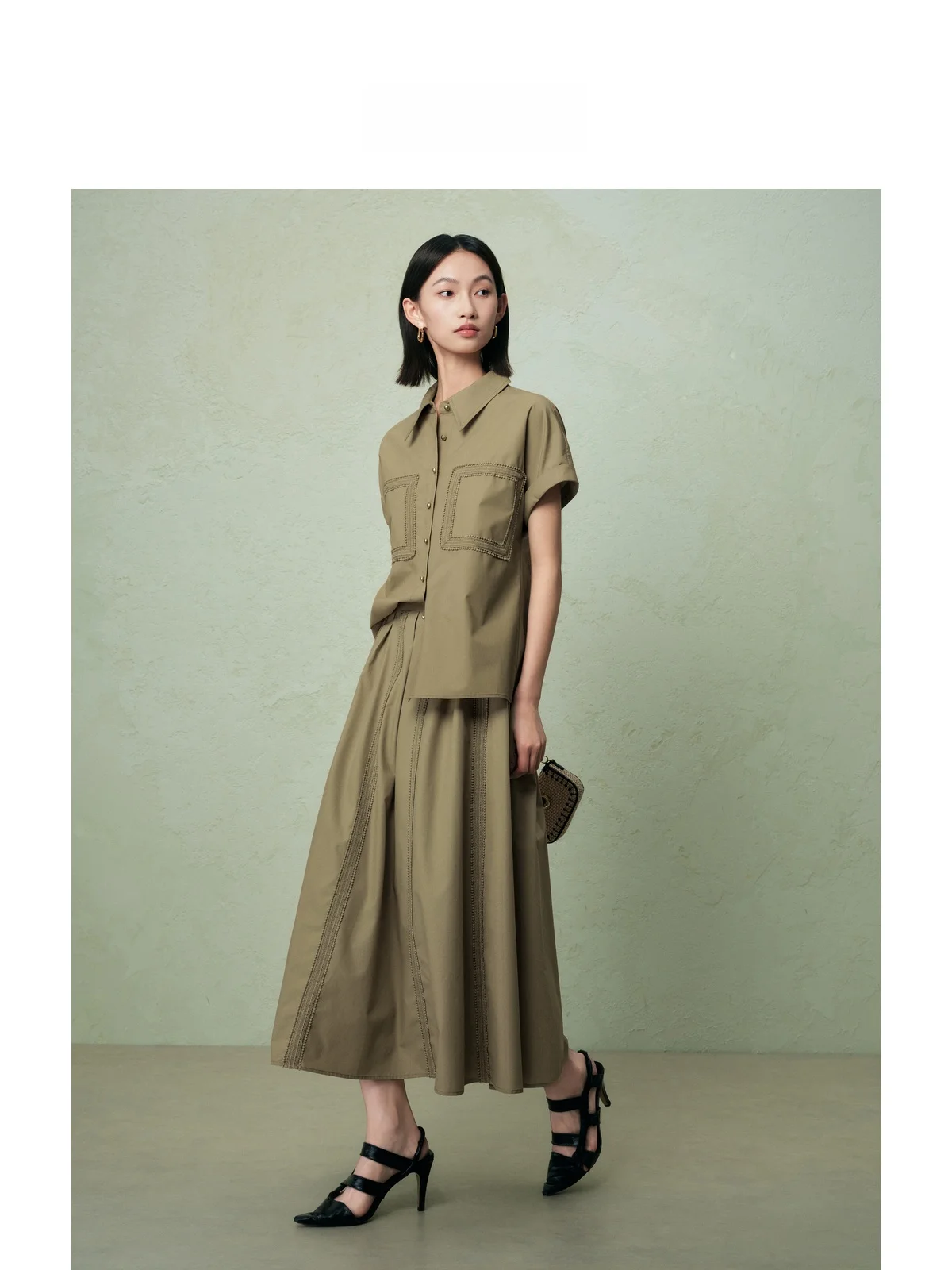 女性服 ブランド で旬のデザインを選ぶなら、この文芸的なヴィンテージ風セットアップがおすすめ？