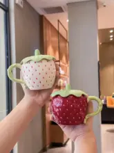 可愛い苺デザインのマグカップ【陶器・フタ付き・実用的】