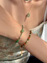 天然淡水パールと緑色の玉髓のブレスレット【エレガントなデザイン・女性用】