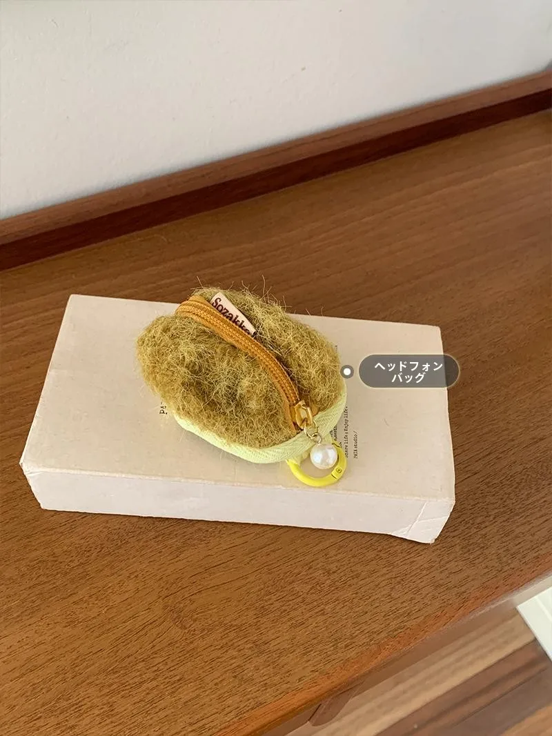 毛むくじゃらのバケットバッグはキャリーオンバッグとしての実用性をどう評価するか