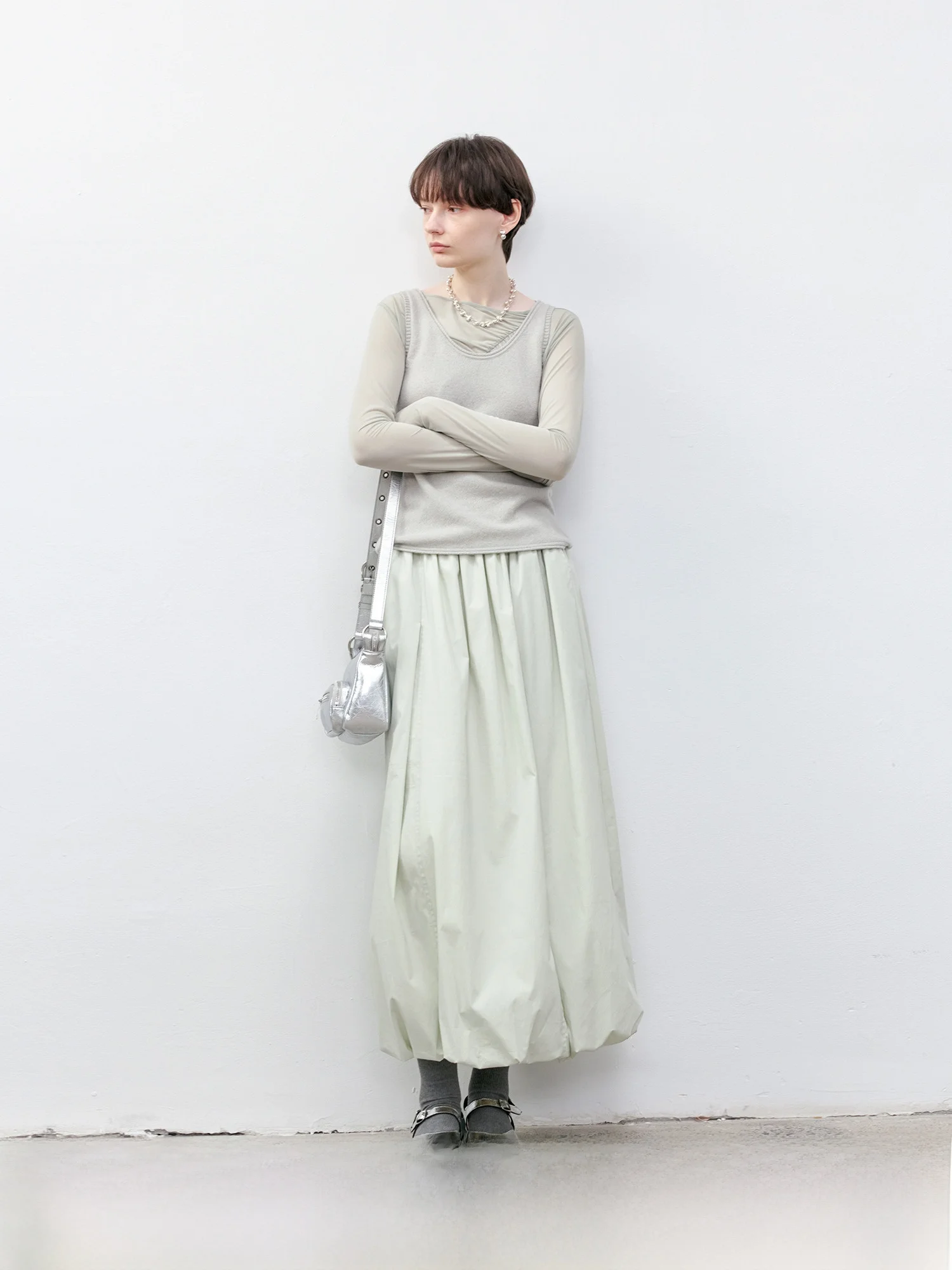 大人可愛い服 50代コーデ 完全ガイド｜色・柄・素材のバランスで失敗しない
