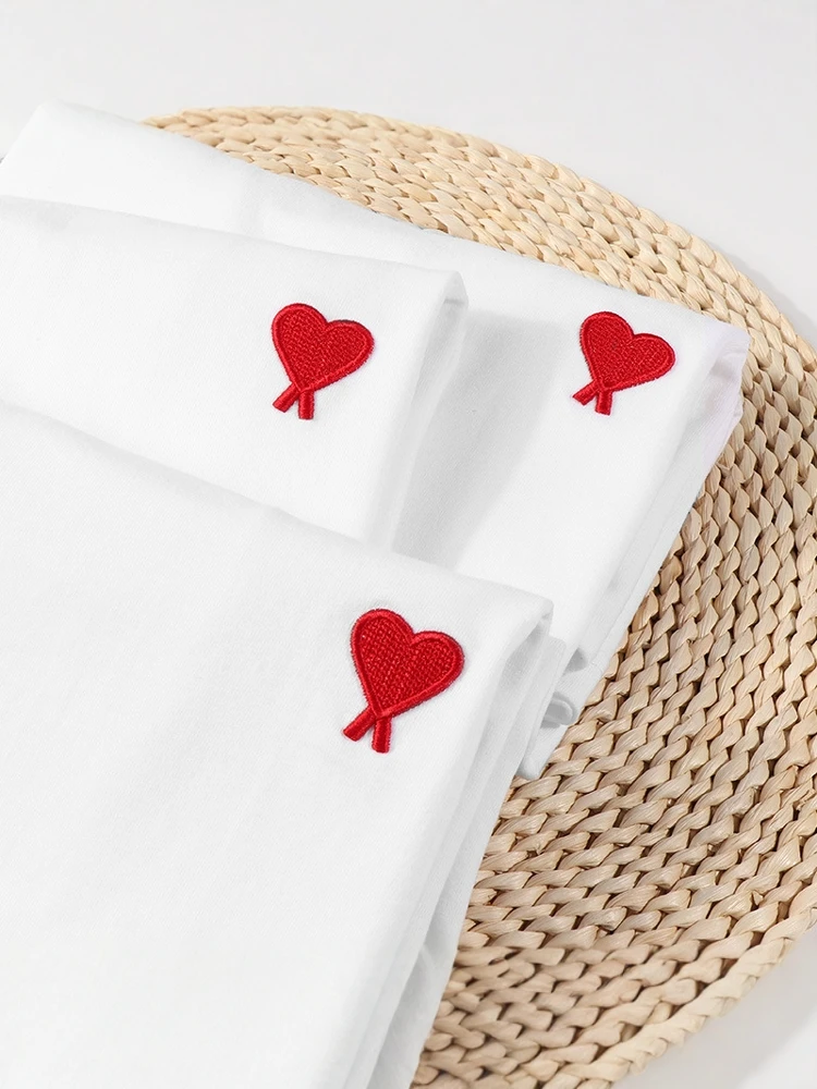 刺繍入りタンクトップは、どんなデザインが今、本当に旬なのか？