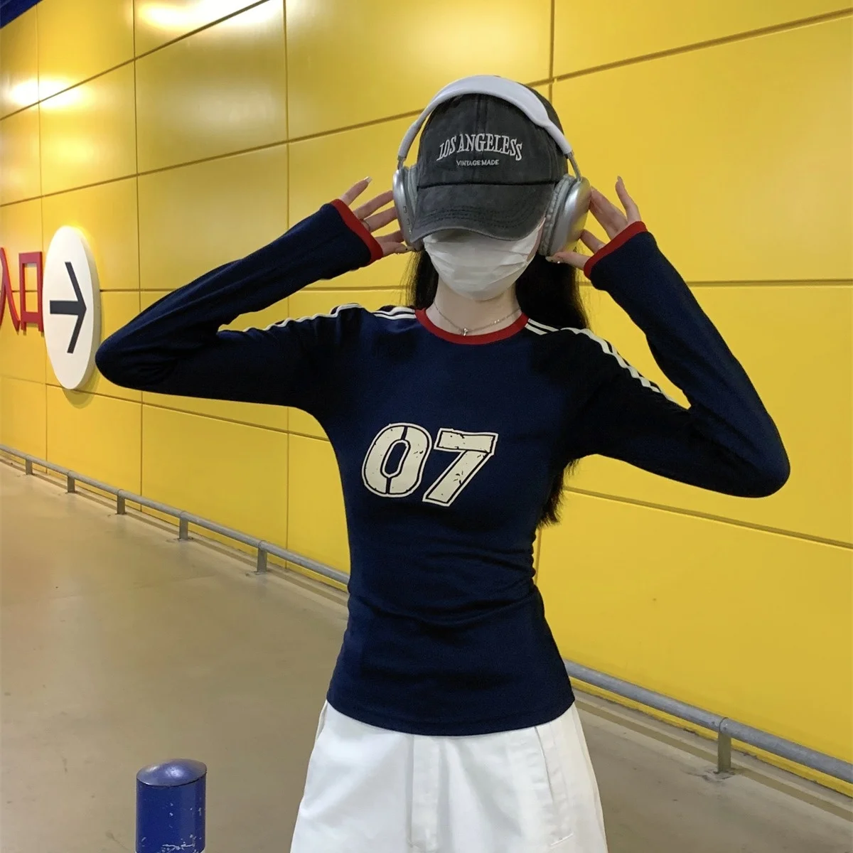 7部袖Tシャツはどう選ぶ？辣妹風のカラーブロックデザインが秋の着こなしを変える