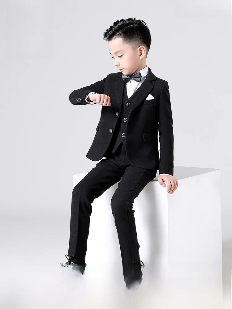 ピアノ発表会の衣装に迷う男の子、どう選べばいいの？