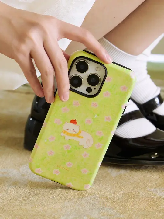 春のイラストデザインのiPhoneケース【全包・マグネット式・猫モチーフ・二合一】（セットアップ対応）