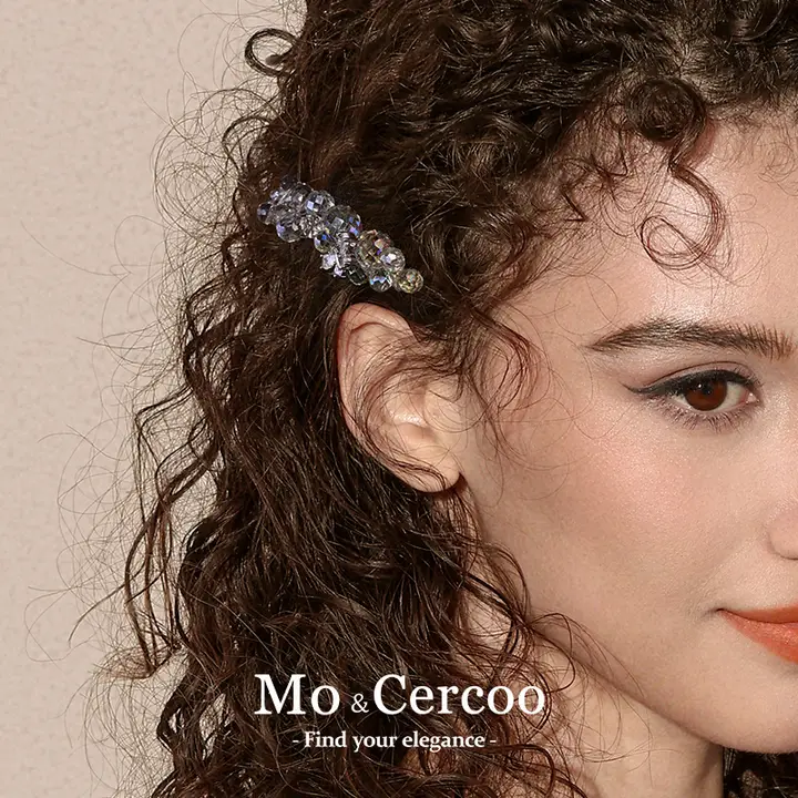 水晶デザインのシンプルヘアクリップ【高級感溢れる一文字クリップ・サイド用・華やかな髪飾り】