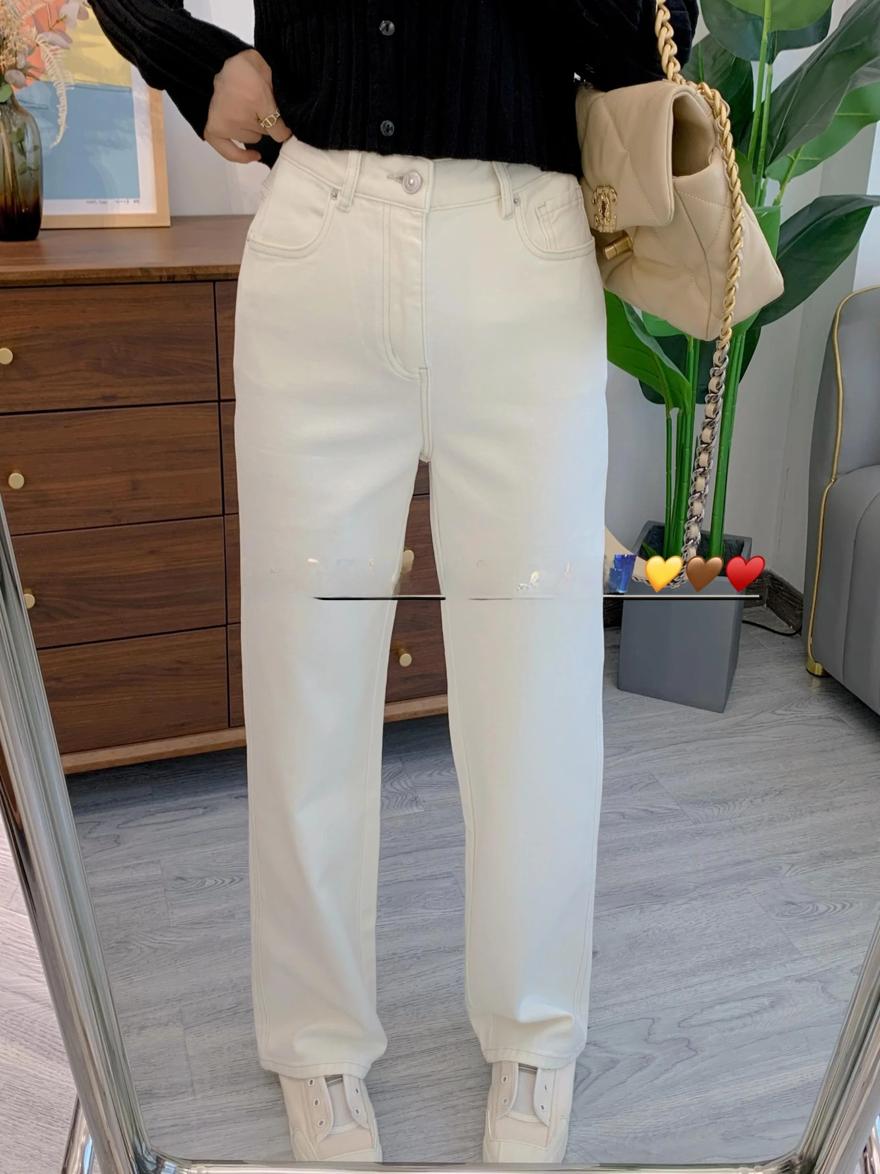 デニム コーデの基本ルールと選び方｜白デニムパンツの実際の着こなし術