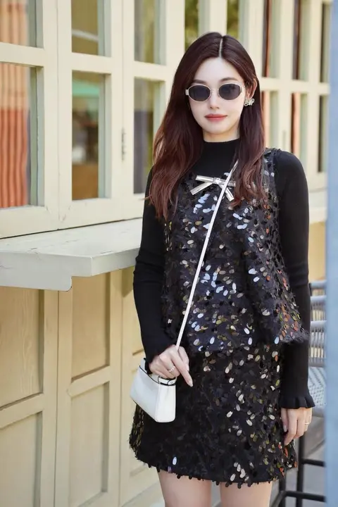 高級感あふれるハイウエストAラインスカート【キラキラのスパンコール・フリンジデザイン・秋用】