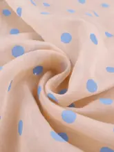 柔らかく透け感のある 肌色ベースのブルー天絲麻ドット柄生地【春夏用】