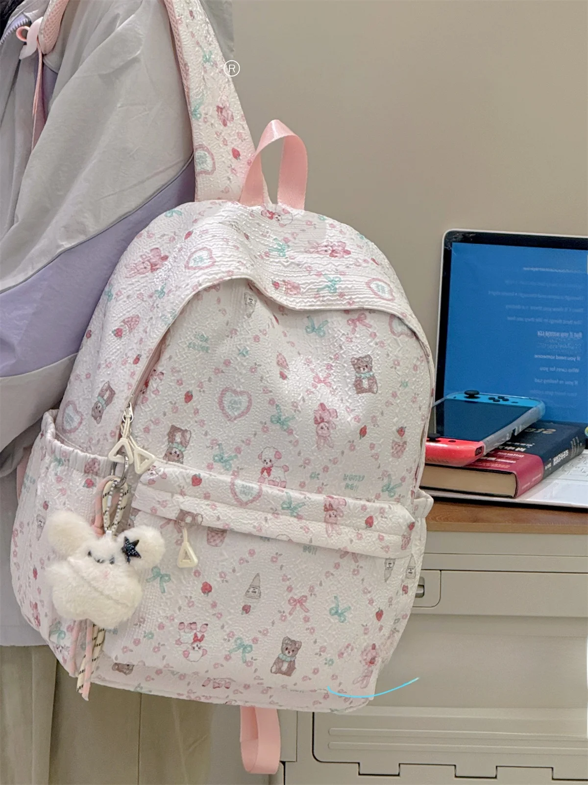 高校生が通学と修学旅行で使える「おしゃれで軽量なリュック」はどう選ぶ？
