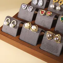 胡桃木製の耳飾り収納スタンド【デスクトップ用・展示用】