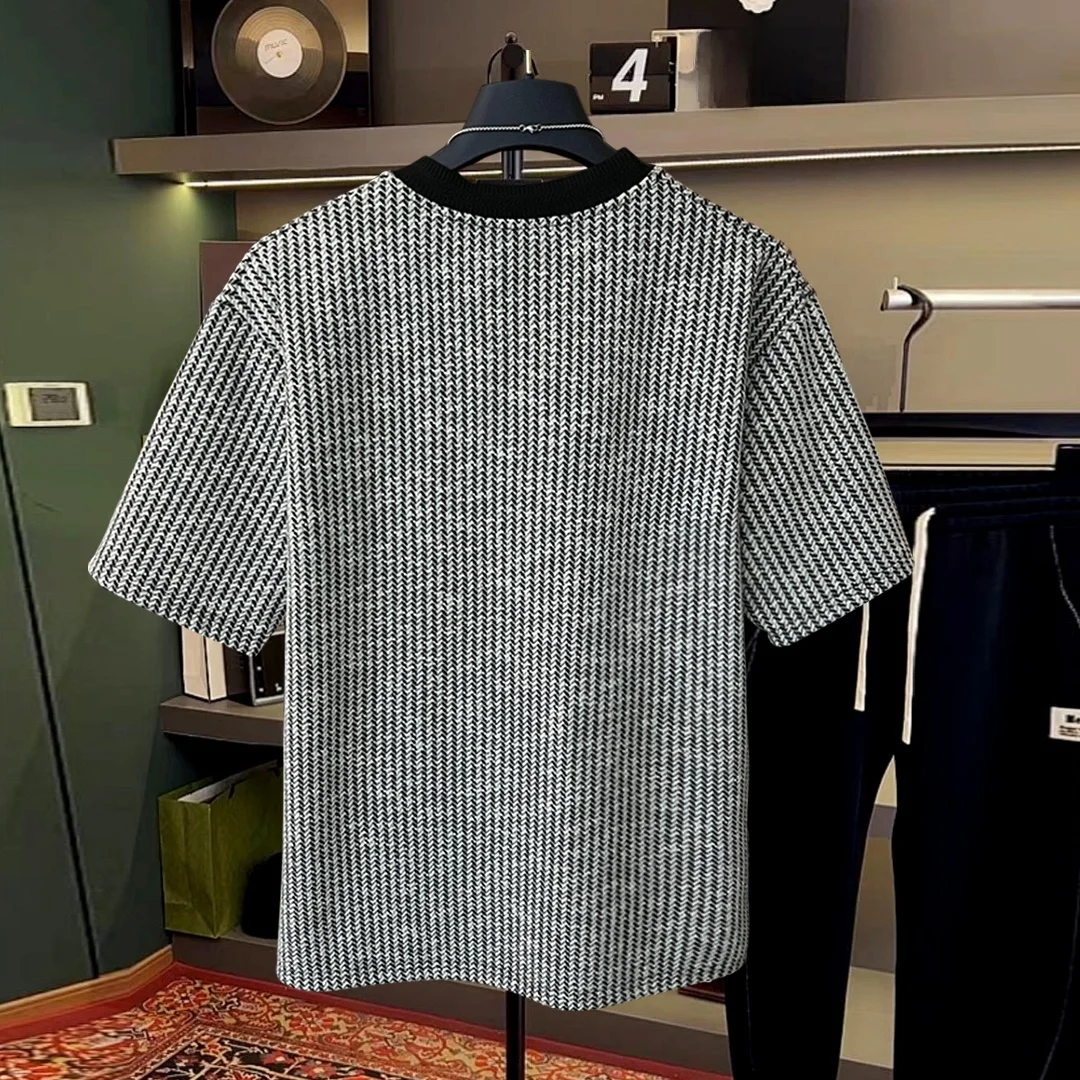 メンズ ショート カラー どんな感じ？黒白ストライプTシャツが通勤や日常でどう活躍するのか