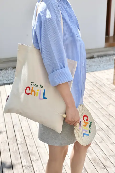 シンプルなデザインのトートバッグ【春夏用・キャンバス製・通勤対応】